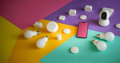 Smart home: najlepsze urządzenia do inteligentnego sterowania oświetleniem