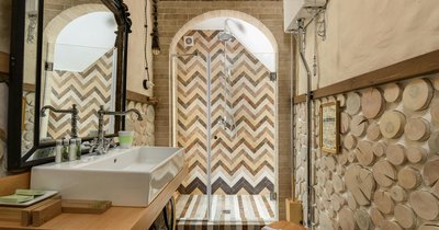 Projekt łazienki w stylu boho – naturalne materiały i ciepłe kolory