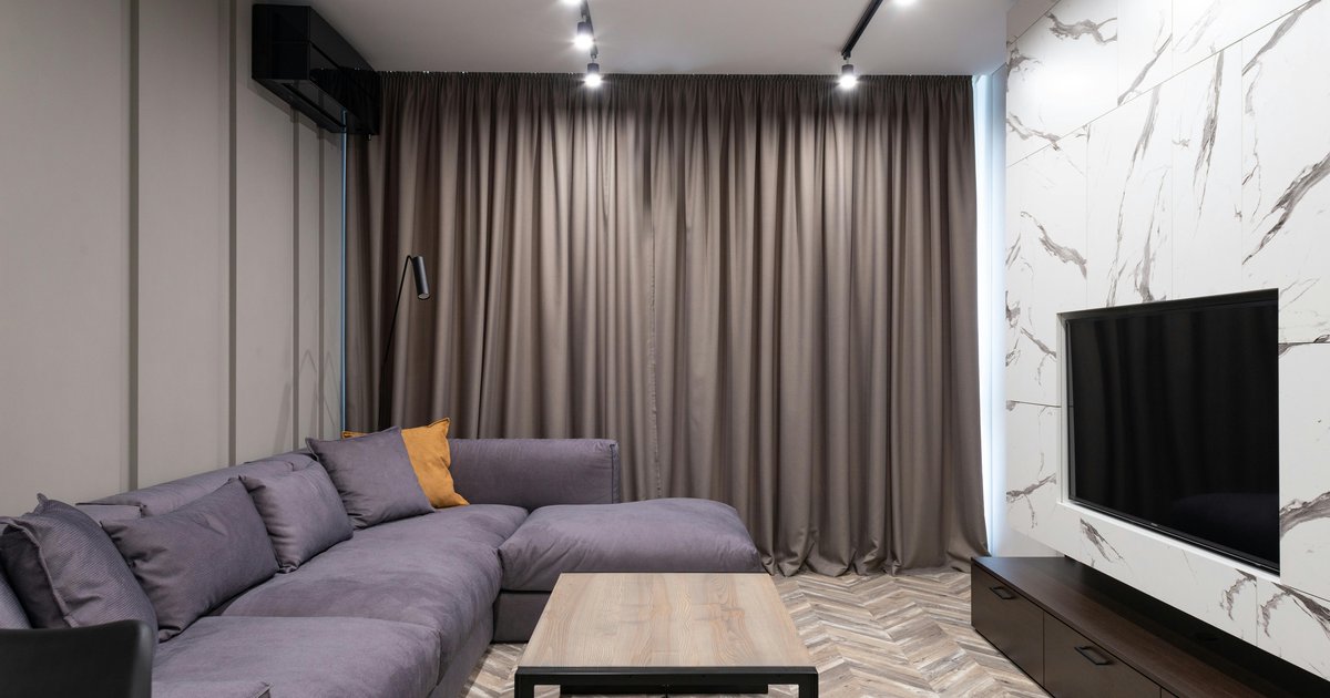 Sofa narożna do małego salonu – jak wybrać idealną?