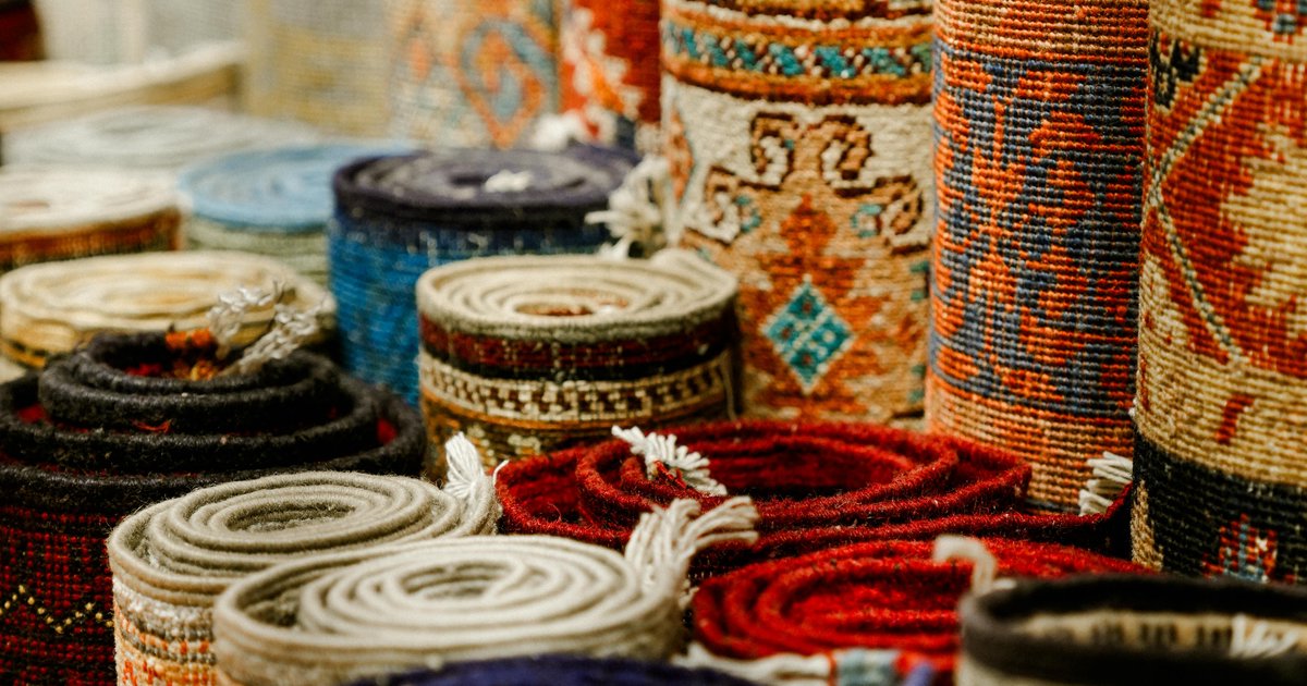 Dywany do wnętrz – przewodnik po stylach i rozmiarach