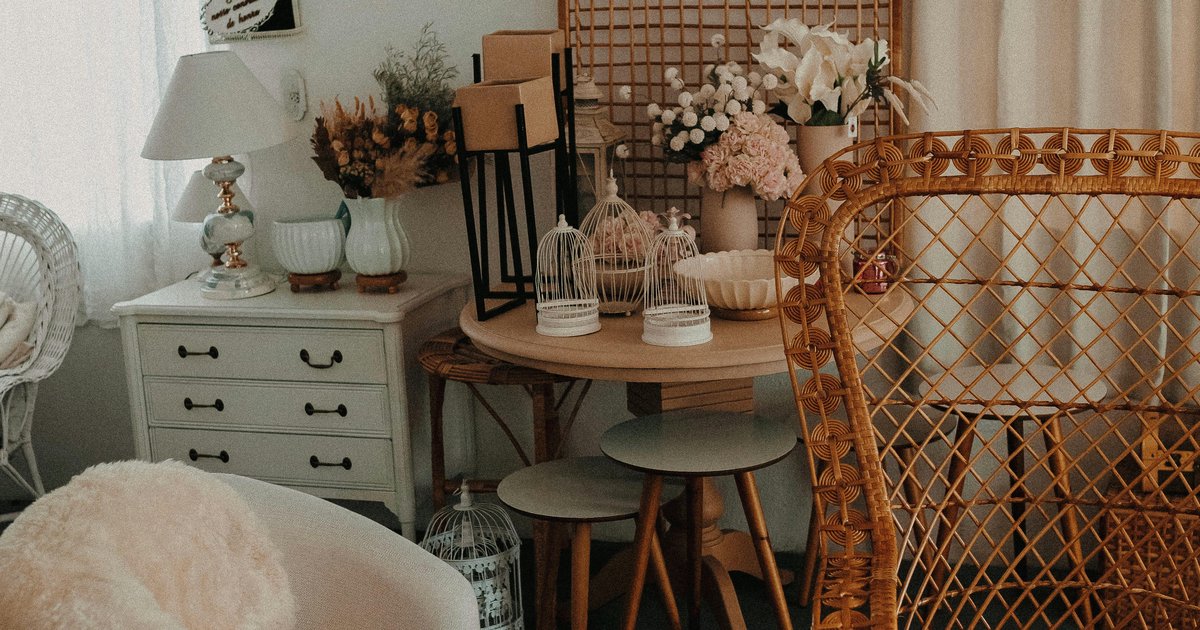Meble do salonu w stylu boho – trendy 2026