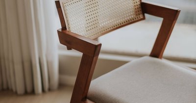 Meble drewniane do salonu – naturalne piękno